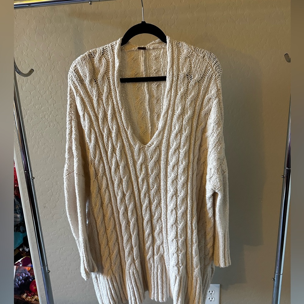 🎄FREE PEOPLE EUC CREAM V-NECK SWEATER🎄 - Picture 4 of 9